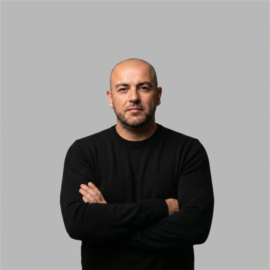 Claudio — Socio & Director creativo en DosZeis