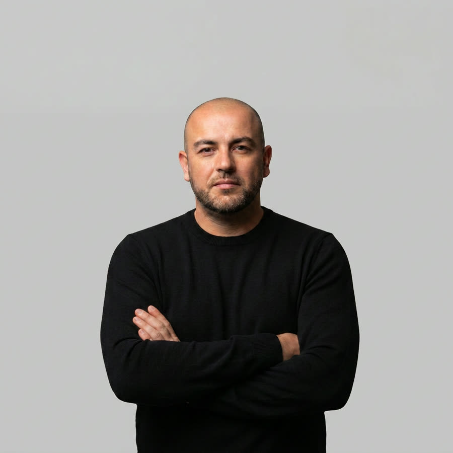 Claudio — Socio & Director creativo en DosZeis